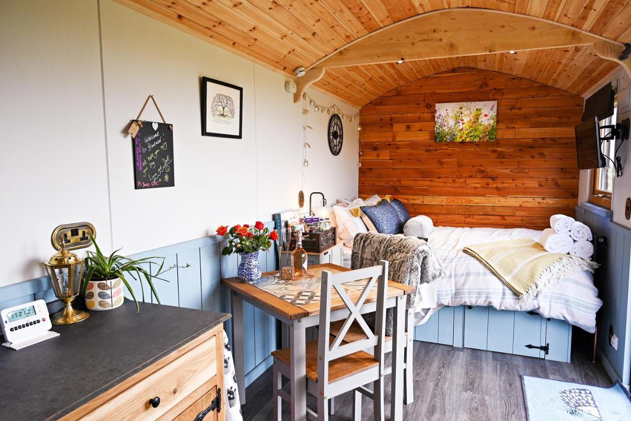 Luxury Shepherd Hut In The Peak District ベイクウェル エクステリア 写真