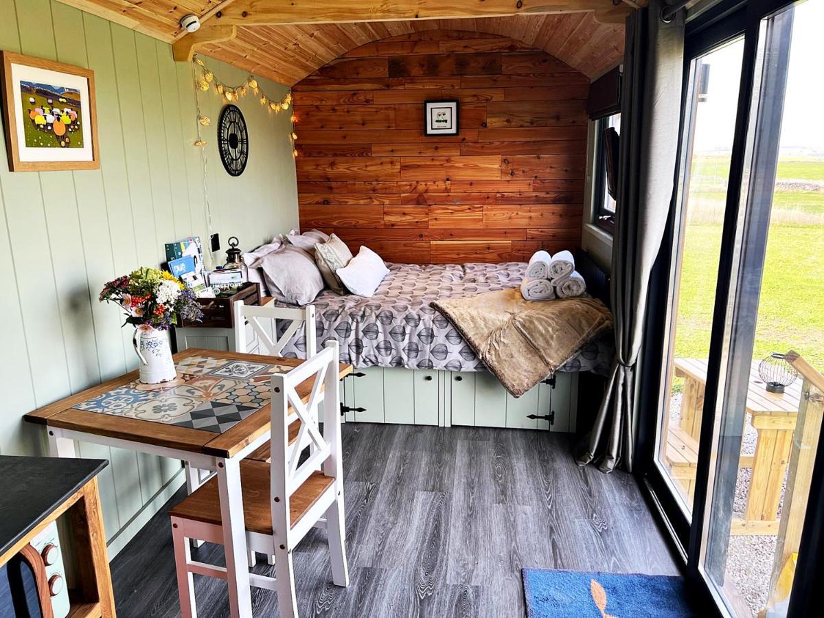Luxury Shepherd Hut In The Peak District ベイクウェル エクステリア 写真