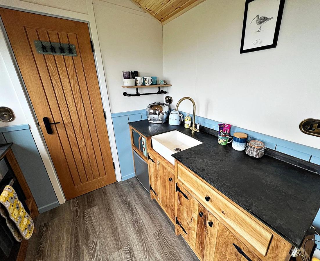Luxury Shepherd Hut In The Peak District ベイクウェル エクステリア 写真