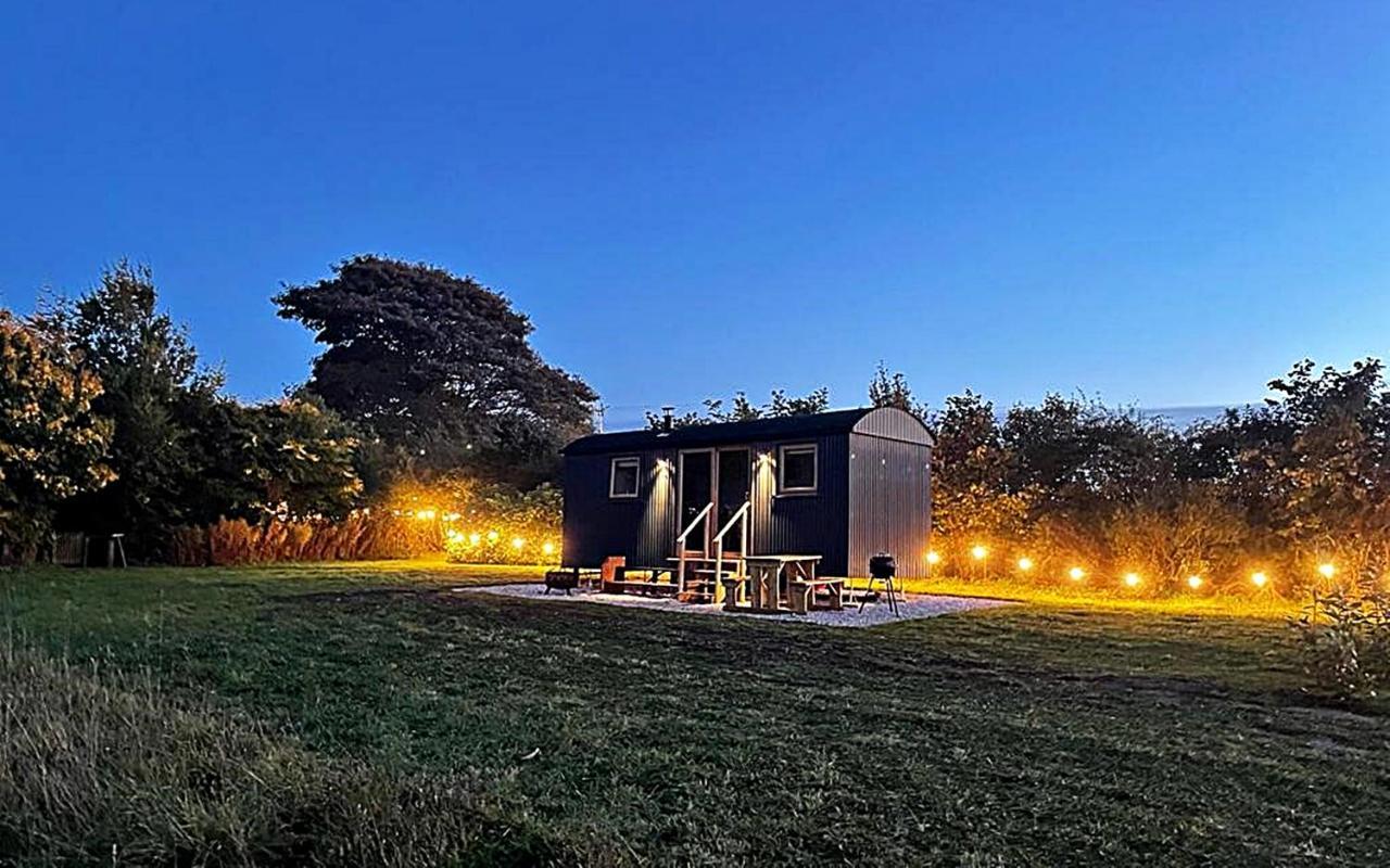 Luxury Shepherd Hut In The Peak District ベイクウェル エクステリア 写真