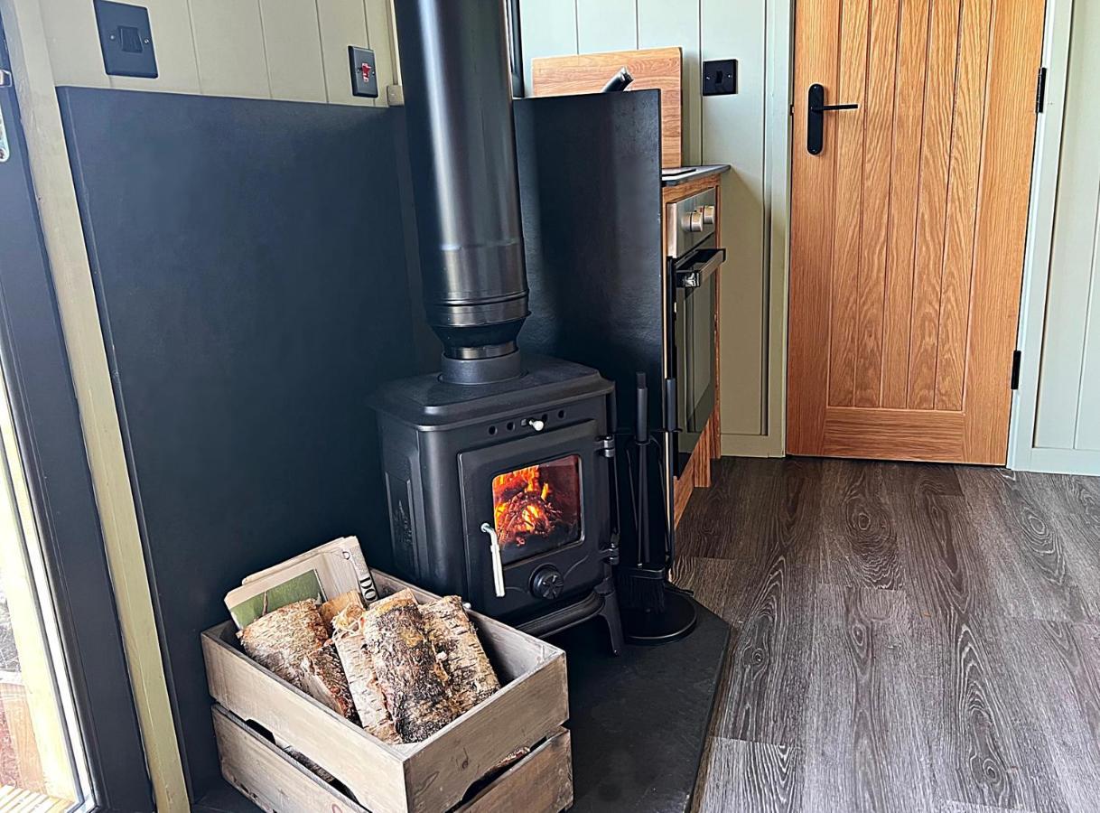 Luxury Shepherd Hut In The Peak District ベイクウェル エクステリア 写真