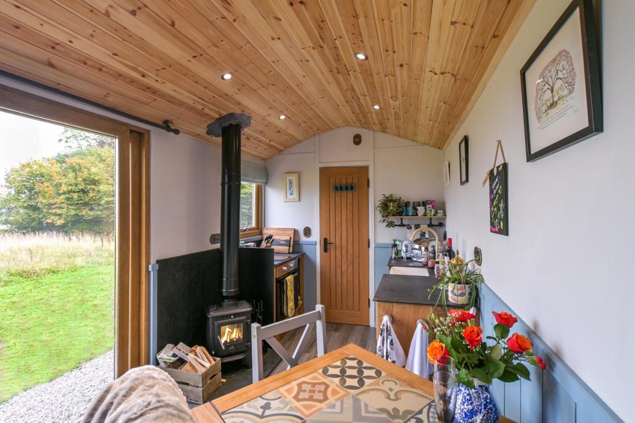 Luxury Shepherd Hut In The Peak District ベイクウェル エクステリア 写真