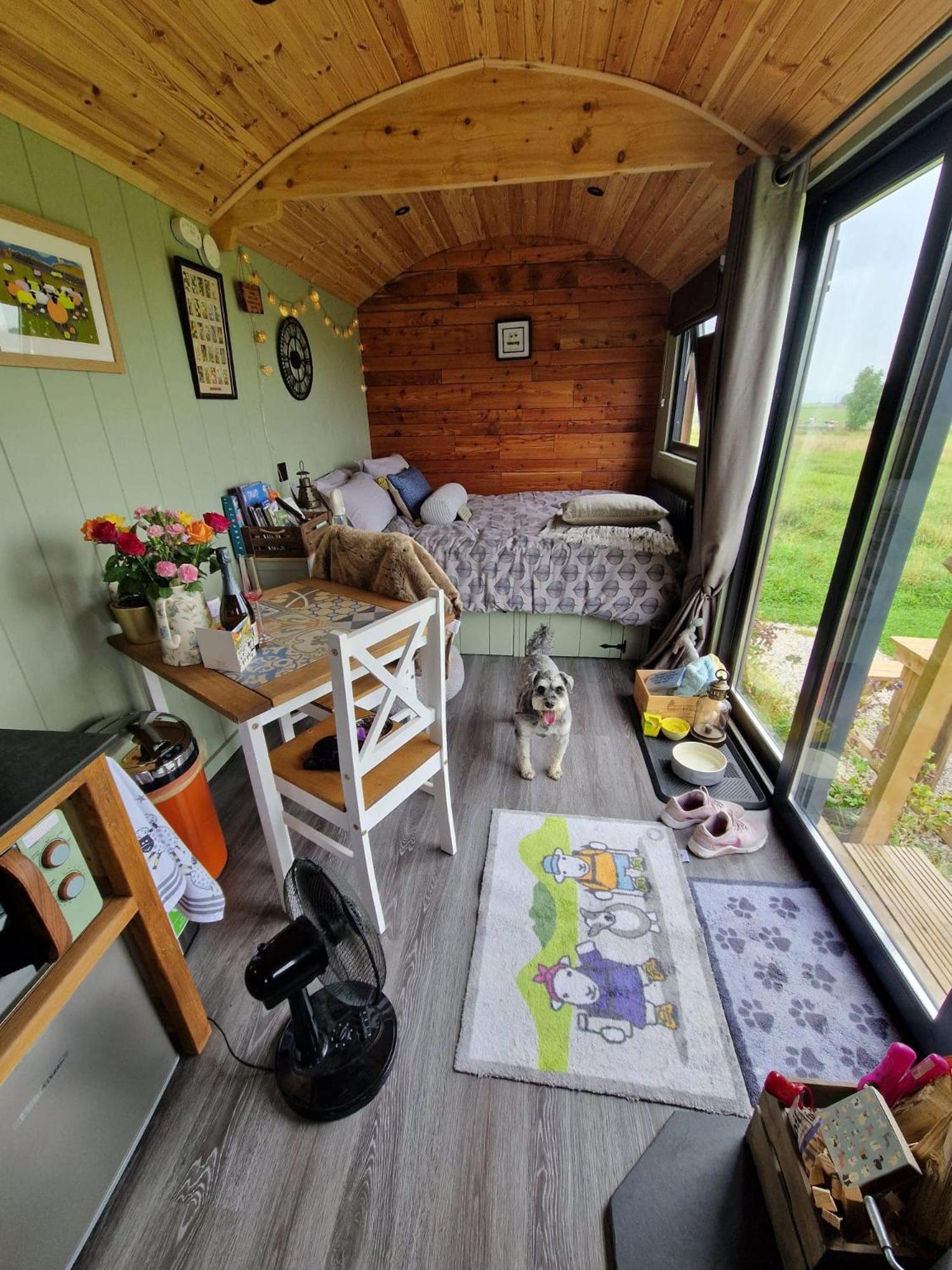 Luxury Shepherd Hut In The Peak District ベイクウェル エクステリア 写真